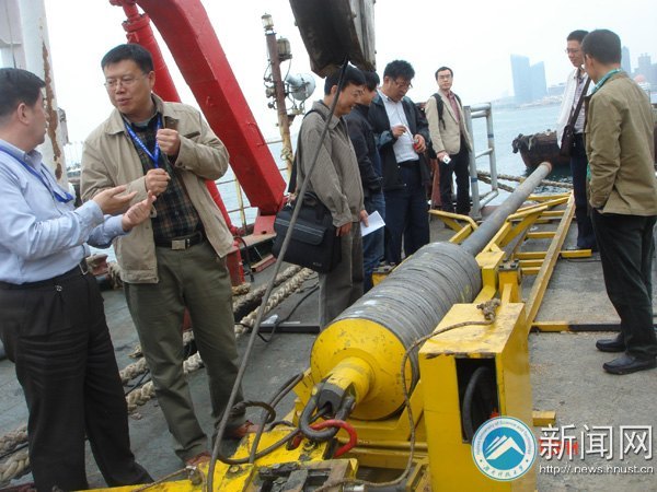 湖南科技大學“深海（3000至8000米）沉積物取樣器成套設(shè)備”研制項目通過驗收